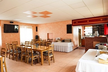 Chalupa s baz�nem - hrad Kost - �esk� r�j