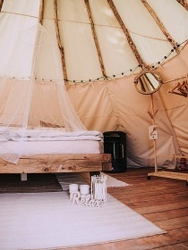 Glamping Teepee pro dva - hrad Kumburk - �esk� r�j