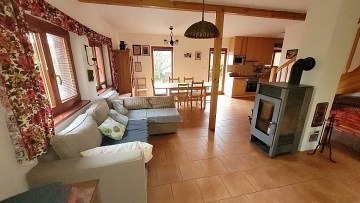 Chalupa s baz�nem - P��hrazsk� sk�ly - hrad Kost