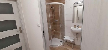 Rodinn� chata - baz�n a koupac� sud - Podkrkono��