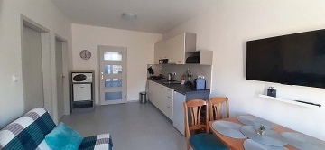 Rodinn� chata - baz�n a koupac� sud - Podkrkono��