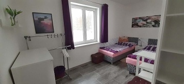 Rodinn� chata - baz�n a koupac� sud - Podkrkono��
