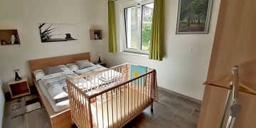 Rodinn� chata - baz�n a koupac� sud - Podkrkono��