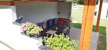 Rodinn� chata - baz�n a koupac� sud - Podkrkono��