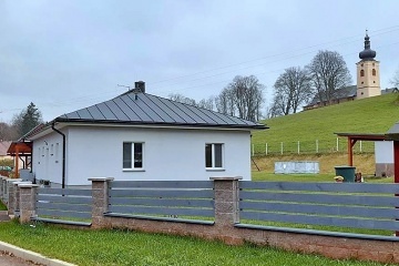 Rodinn� chata - baz�n a koupac� sud - Podkrkono��