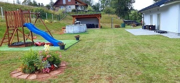Rodinn� chata - baz�n a koupac� sud - Podkrkono��