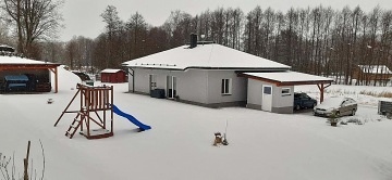 Rodinn� chata - baz�n a koupac� sud - Podkrkono��