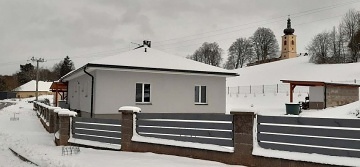 Rodinn� chata - baz�n a koupac� sud - Podkrkono��