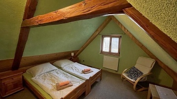 Chalupa s baz�nem - hrad �vihov - Klatovy