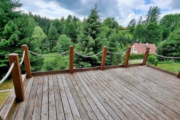 Chata a koupac� sud - hrad Land�tejn - �esk� Kanada