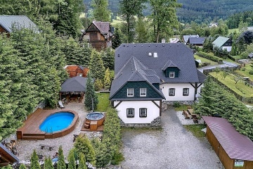 Rodinný penzion - u lesa s bazénem - Ramzová