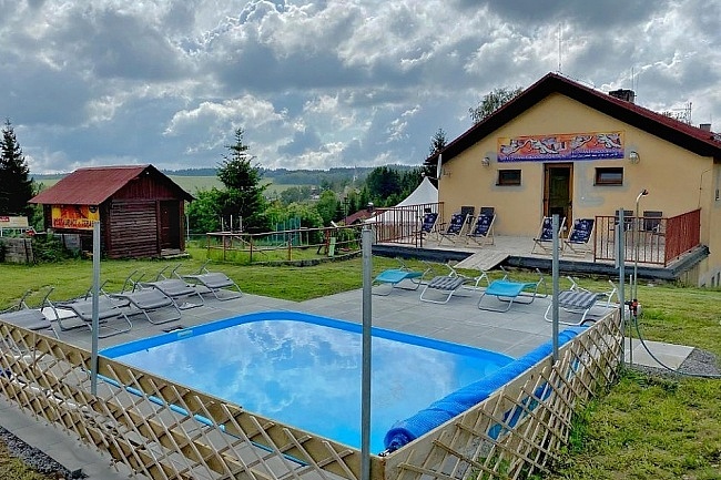 Penzion s venkovním bazénem - Krušné hory