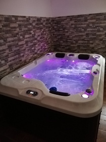 Chalupa terasa a bazn - Lzn Blohrad