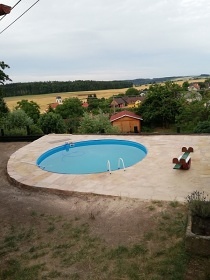 Chalupa terasa a bazn - Lzn Blohrad