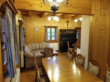 Chalupa na samot - ern Lada - Borov Lada