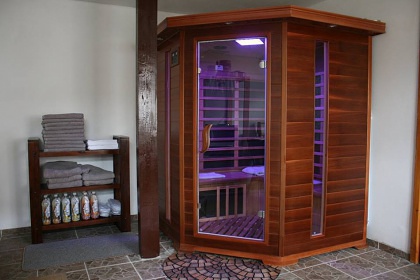 Chalupa s pec� a vinn�m sklepem - Kru�n� hory