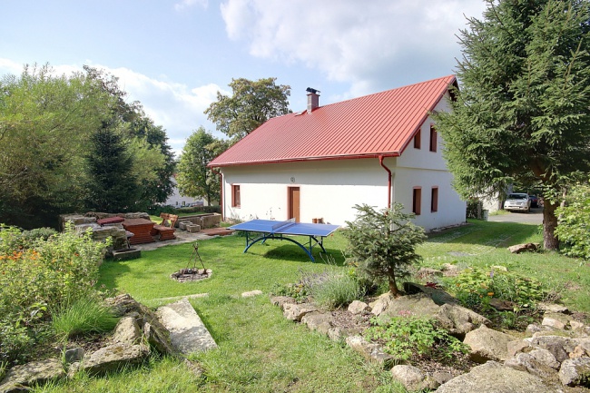 Chalupa s pec� a vinn�m sklepem - Kru�n� hory