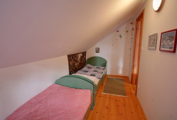 Chalupa s pec� a vinn�m sklepem - Kru�n� hory