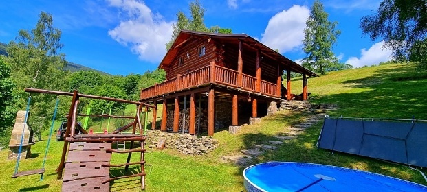 Horský srub s vířivkou a bazénem