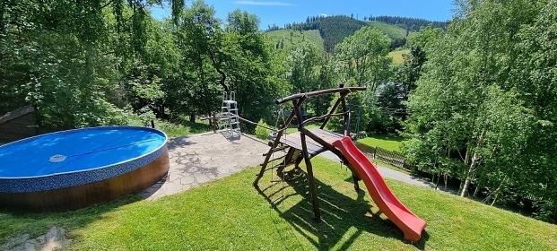 Horský srub s vířivkou a bazénem