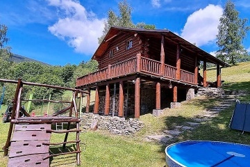 Horský srub s vířivkou a bazénem