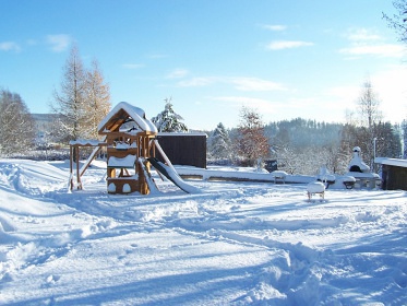 Chalupa s baz�nem - ko�sk� pastviny - Jizerky