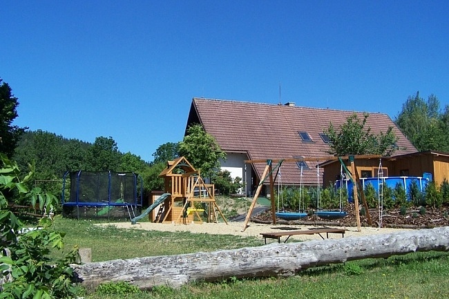 Chalupa s bazénem - koňské pastviny - Jizerky