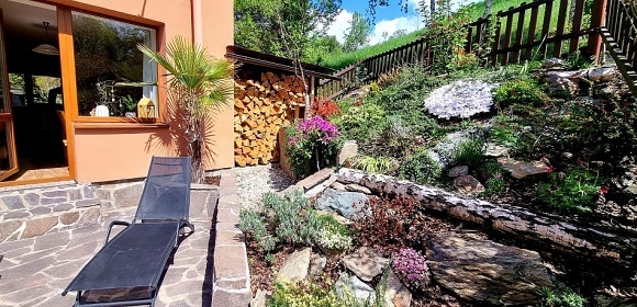 Chalupa s baz�nem - hrad Bouzov - �umperk