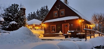 Chalupa s baz�nem a v��ivkou - Toulovcovy Ma�tale