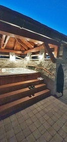 Chalupa s baz�nem a v��ivkou - Toulovcovy Ma�tale