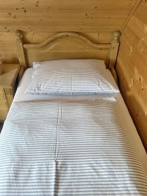 Chalupa s baz�nem a v��ivkou - Toulovcovy Ma�tale