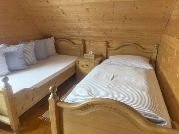 Chalupa s baz�nem a v��ivkou - Toulovcovy Ma�tale