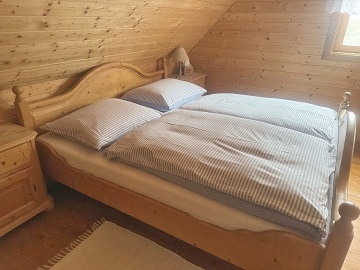 Chalupa s baz�nem a v��ivkou - Toulovcovy Ma�tale