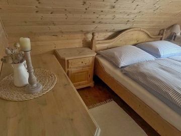 Chalupa s baz�nem a v��ivkou - Toulovcovy Ma�tale