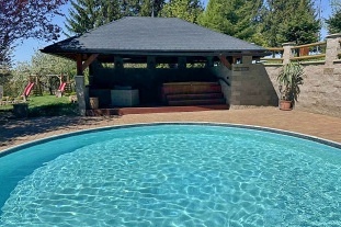 Chalupa s bazénem a vířivkou - Toulovcovy Maštale