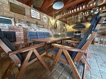 Chalupa s baz�nem a v��ivkou - Toulovcovy Ma�tale