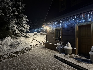 Chalupa s baz�nem a v��ivkou - Toulovcovy Ma�tale