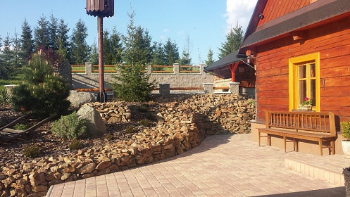 Chalupa s baz�nem a v��ivkou - Toulovcovy Ma�tale