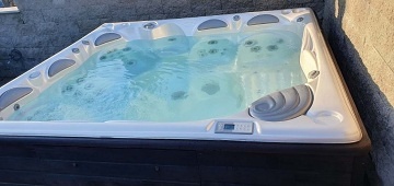 Chalupa s baz�nem a v��ivkou - Toulovcovy Ma�tale