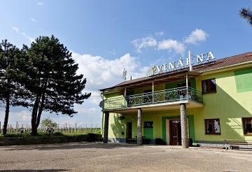 Penzion a vinn� sklep - Mut�nick� vina�sk� stezka