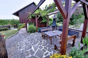 Chalupa u hradu Trosky - Zlat� stezka �esk�ho r�je