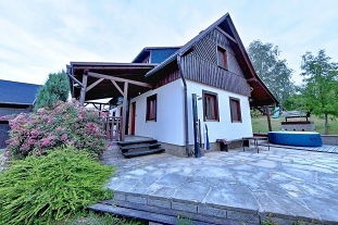 Chalupa u hradu Trosky - Zlat� stezka �esk�ho r�je