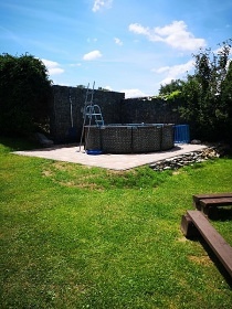 Roubenka Homole - baz�n a koupac� sud - Krkono�e