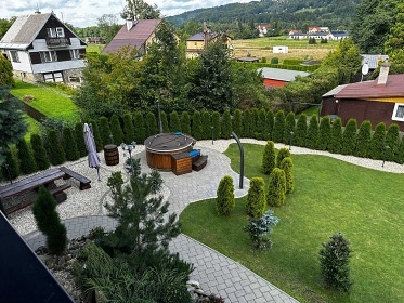 Chata s v��ivkou - v�hled na Lysou horu - Beskydy