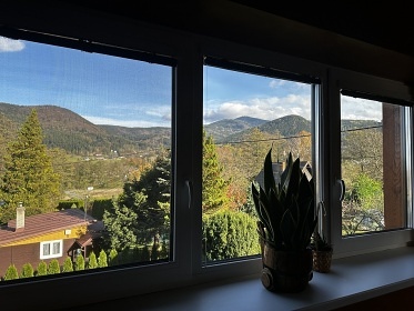 Chata s v��ivkou - v�hled na Lysou horu - Beskydy