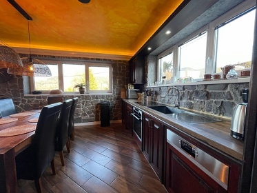 Chata s v��ivkou - v�hled na Lysou horu - Beskydy