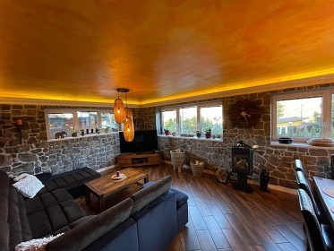 Chata s v��ivkou - v�hled na Lysou horu - Beskydy