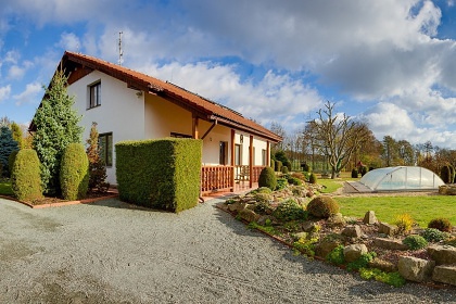 Chalupa s baz�nem - �esk� r�j a Podkrkono��