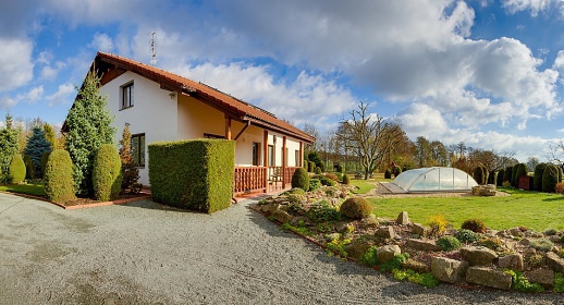 Chalupa s baz�nem - �esk� r�j a Podkrkono��