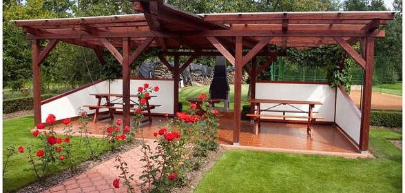 Chalupa s baz�nem - �esk� r�j a Podkrkono��